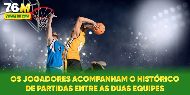 Os jogadores acompanham o histórico de partidas entre as duas equipes